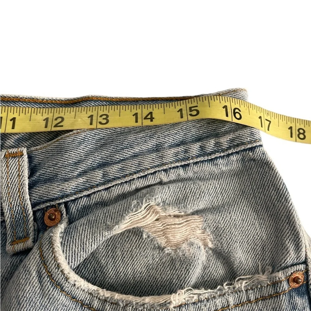 Vintage Levi’s 501 button fly light wash distressed cotton jeans size 36x32 - Picture 11 of 11